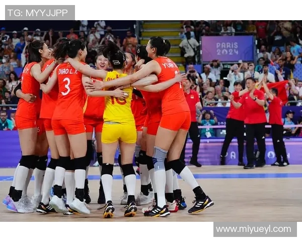 中国女排迎战塞尔维亚队全力争胜展现团队精神与竞技风采