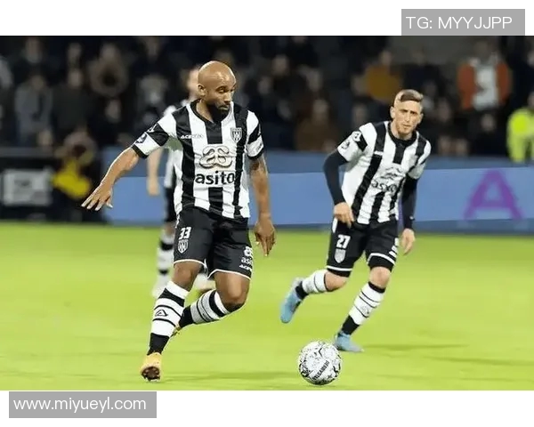 阿尔克青年迎战奈梅亨力争主场胜利展现球队实力