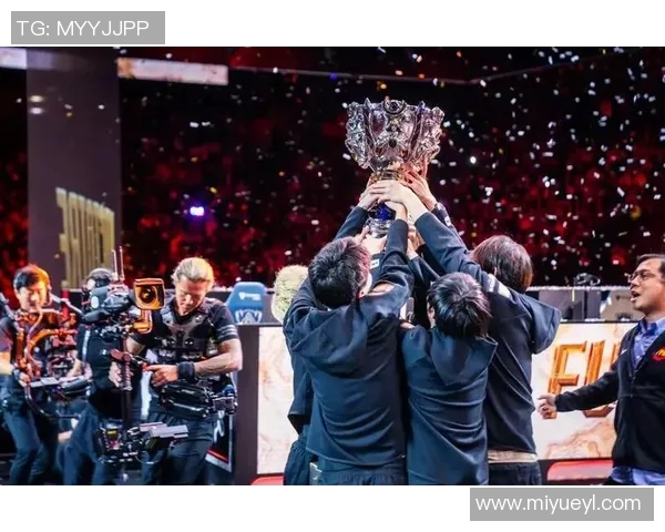 英雄联盟巨献：深入探讨FPX战队的快速崛起与成功之路